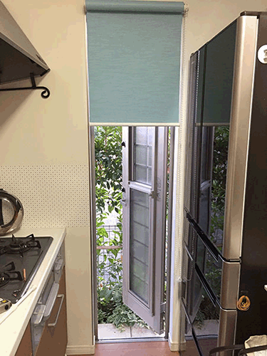 勝手口にニトリの調光ロールスクリーンを設置してみた自己資金ゼロのお家計画