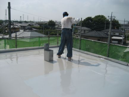 屋上手摺を溶接しないで補強工事横山鉄工所アパートの鉄骨階段の補修やサビ補修は横山鉄工所へ