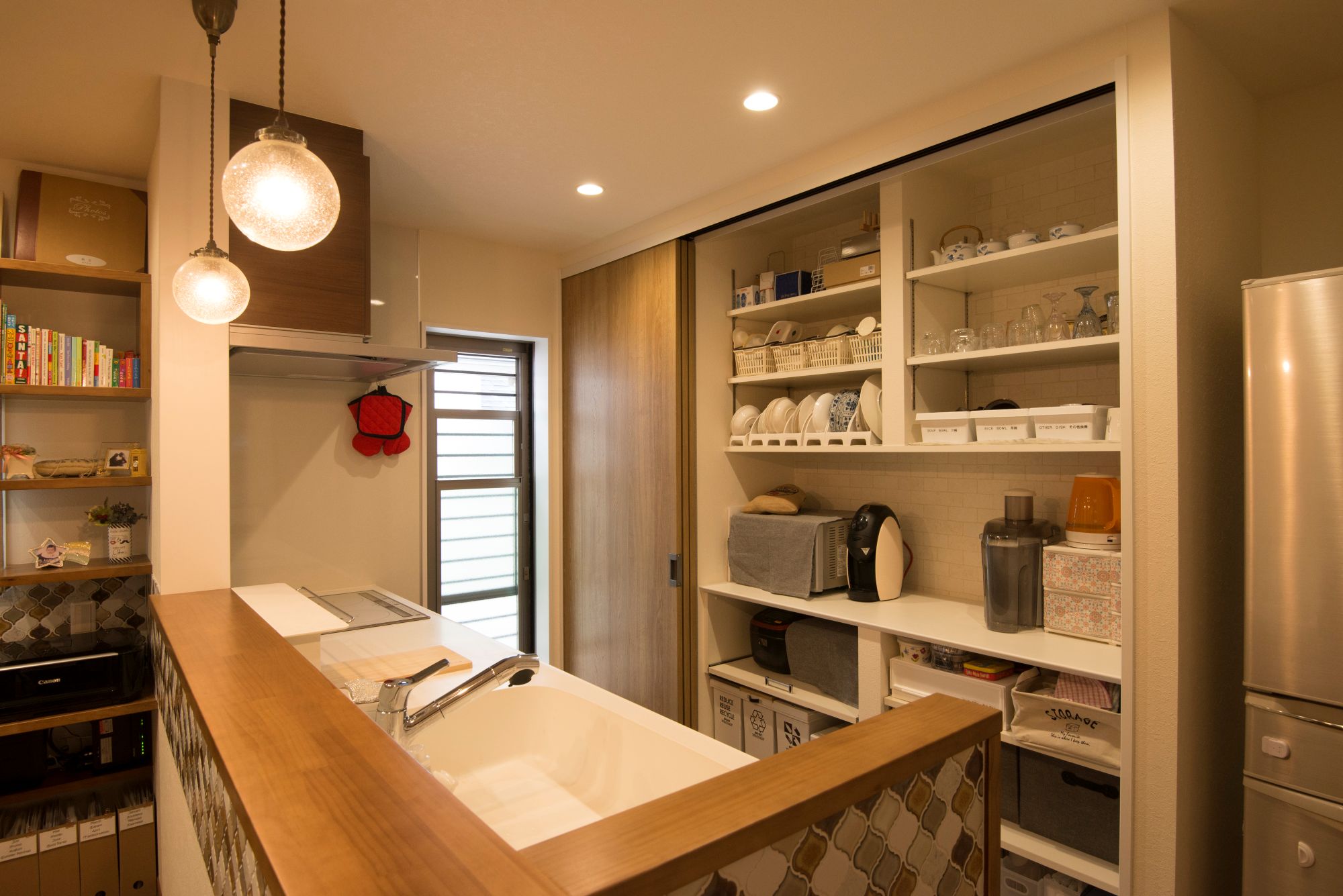キッチン背面はカウンターのみ！収納力や使い勝手は実際どう？20坪の平屋でコンパクトな暮らし