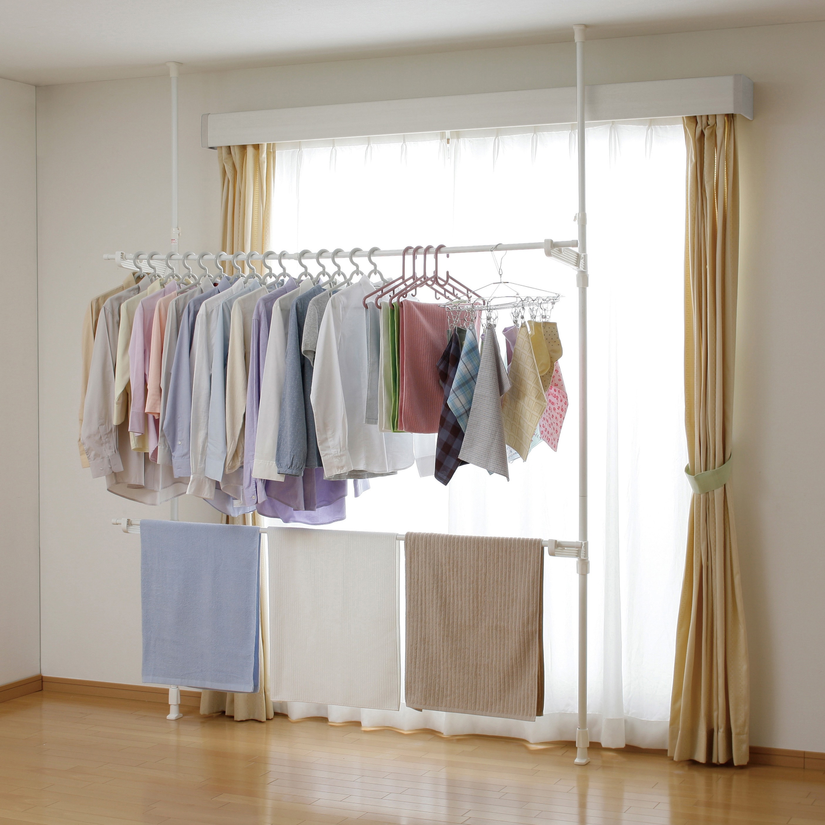 室内物干し 窓枠 室内 省スペース 洗濯 伸縮 壁付けコーナーでも使える 取付け穴