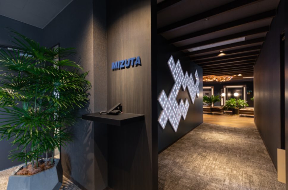 リッチなエントランスが魅力的 法律事務所のオフィスデザイン事例 - オフィスデザインの株式会社ワーク