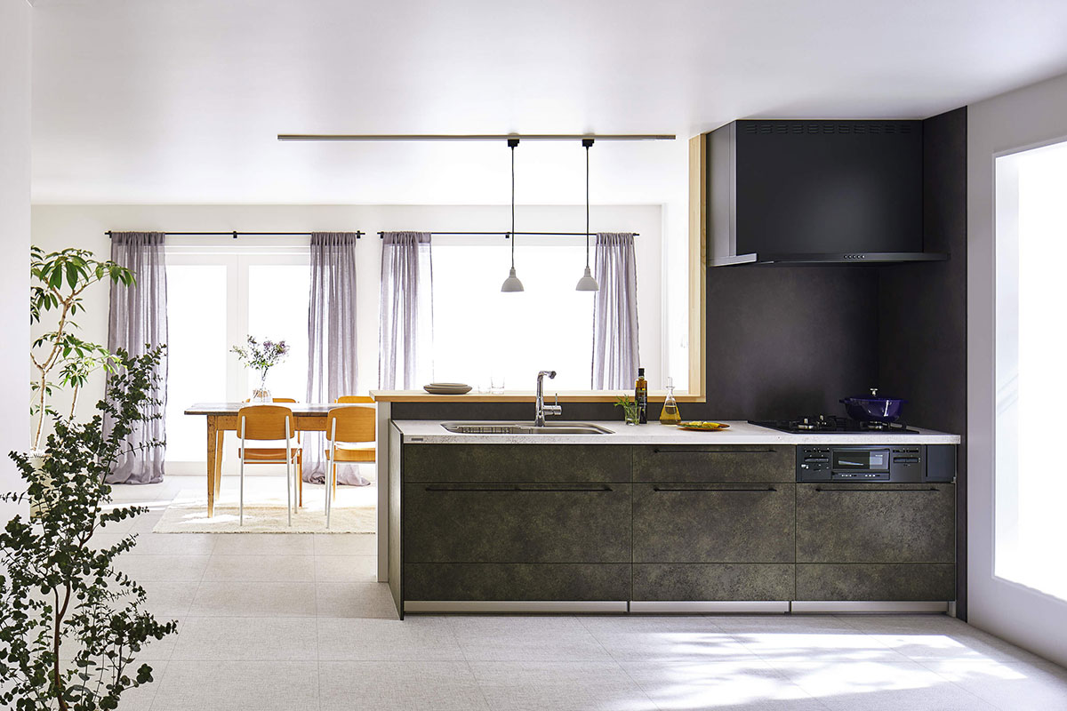 ペニンシュラ型キッチンと造作ダイニングテーブルの合体でオリジナル空間に - マンションリノベーション事例SUVACO スバコ