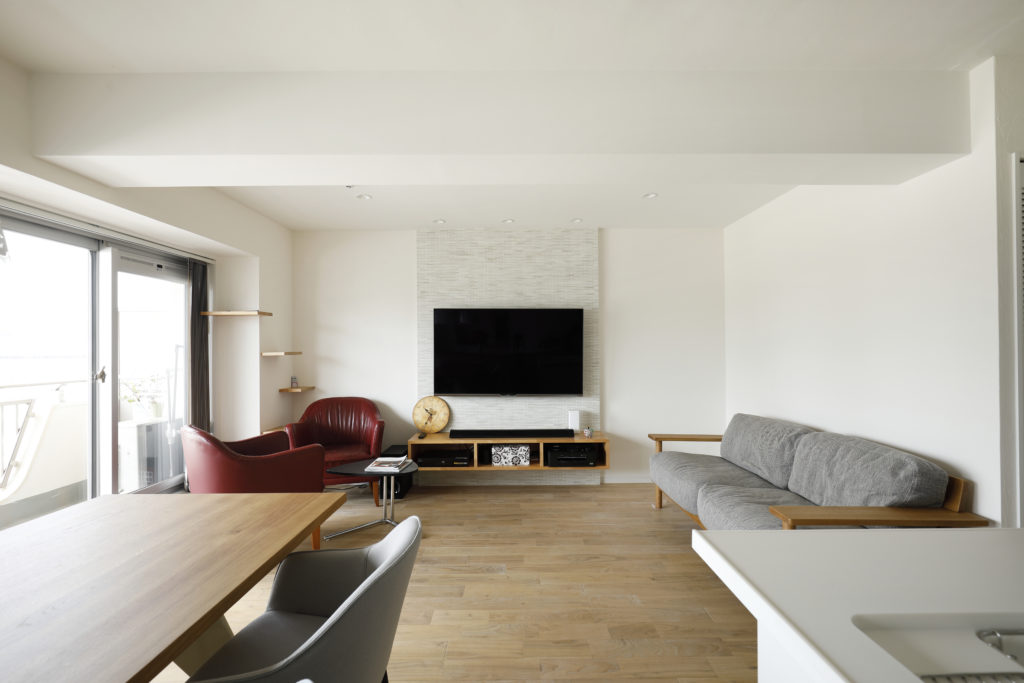 ダーツボードや造作家具があるホテルライクな家-キノエデザイン ㈱秋山住研