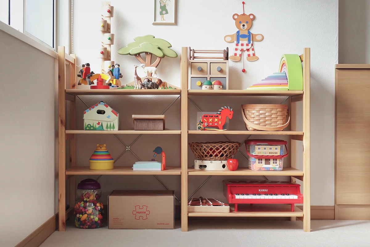 リビングのおもちゃ収納アイデア実例！IKEAやニトリのおすすめアイテムも紹介