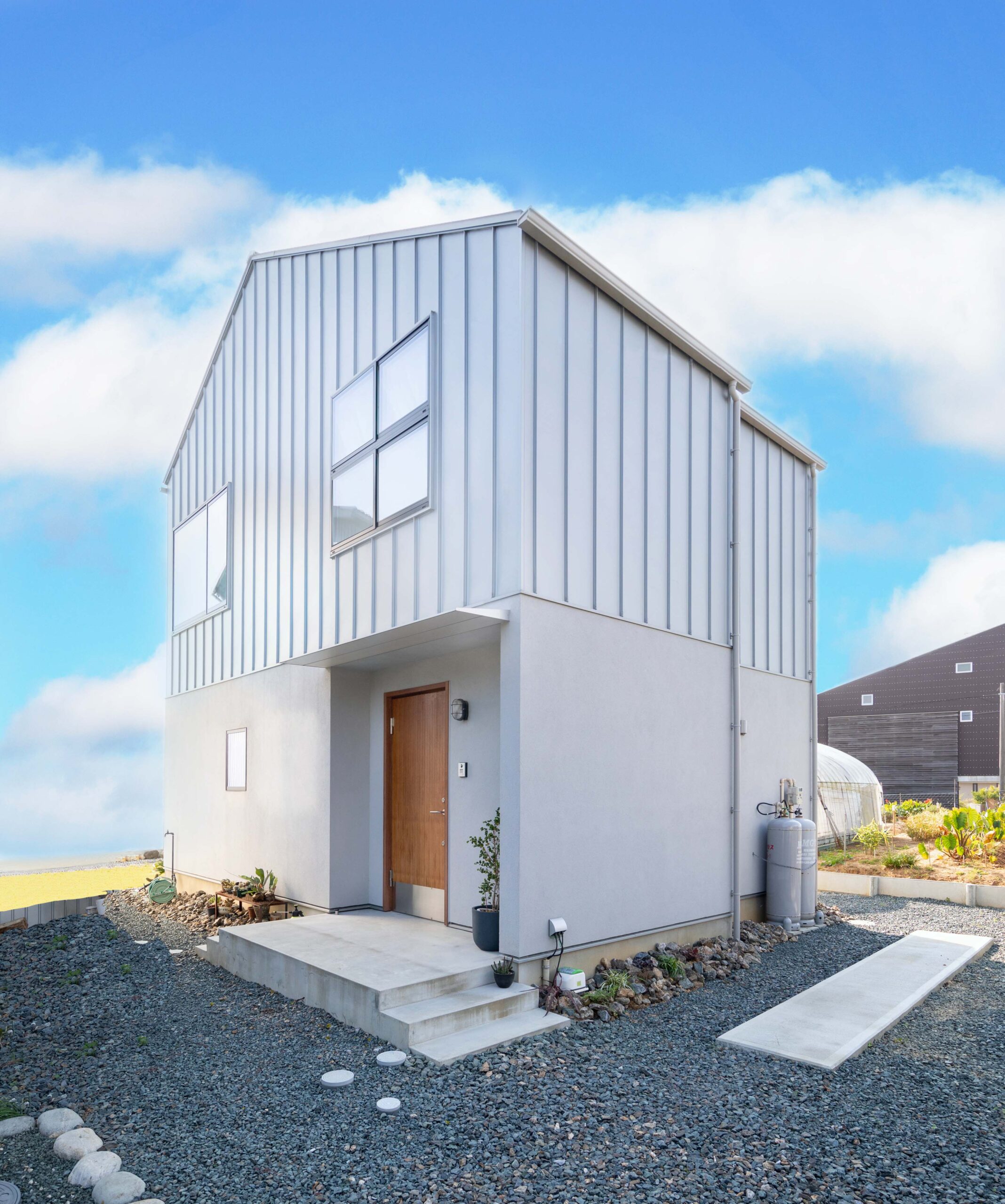 グレーの外壁の家 施工事例とおしゃれに仕上げるコツを紹介​注文住宅ブルーハウスデザイン・性能・リゾートライフ、愛知、名古屋、豊橋、豊川、岐阜ならお任せください