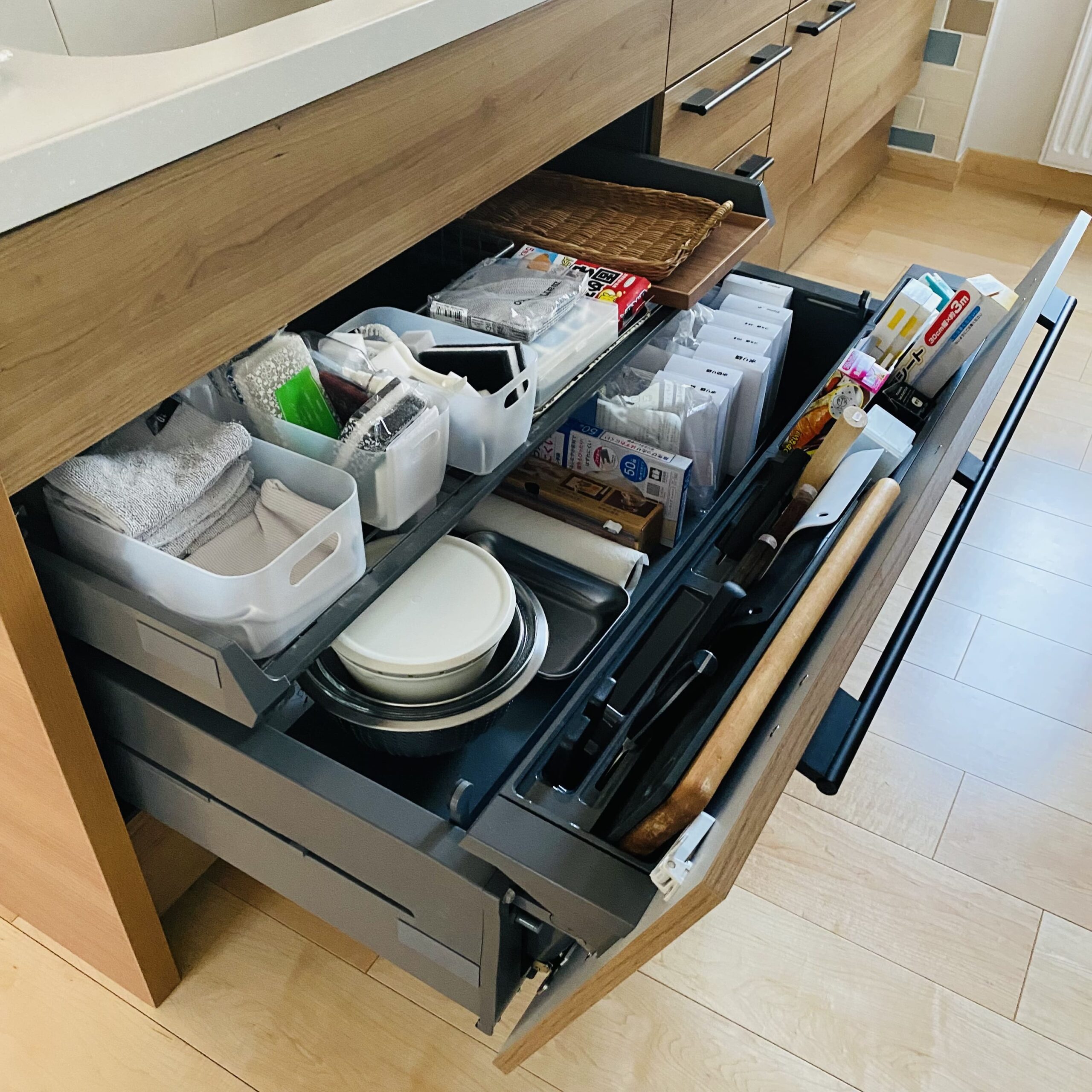 リクシルカップボード収納どのくらい入る？リアルな食器棚ブログで公開中古マンションリノベで快適生活