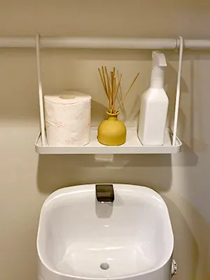賃貸トイレDIY: 100均アイテムでおしゃれ収納