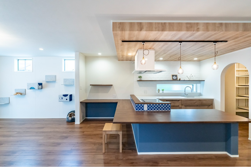 キッチンに下がり天井は必要かメリット・デメリットやおしゃれにするポイント、事例を紹介高性能なデザイナー住宅を低価格で建てるならA-1home