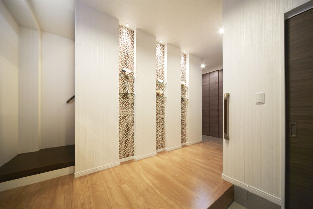 玄関ニッチってどんなもの？作るときのポイントやおしゃれなインテリア実例を紹介cozy life コージーライフ