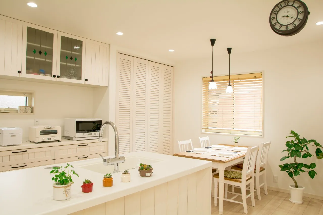 対面キッチンを上手に目隠しおしゃれをキープするアイディアとキッチン実例を紹介中古マンション・戸建てリノベーション＆リフォーム