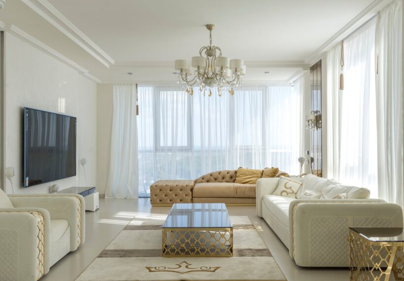 部屋は広くとてもきれいです。窓際のソファベッドがとても寛げます。 - 中央区、カンデオホテルズ大阪なんばの写真 - トリップアドバイザ