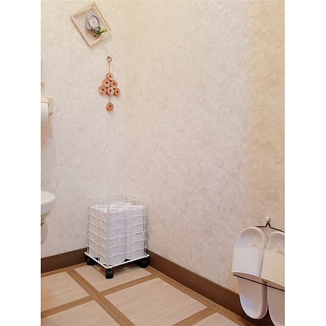 SNSでプチ話題の「じゃない方の使い方」をチェック！ セリア 「キャスター付きプランター台スクエア」で床への直置きを卒業♪ - レタスクラブ