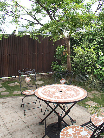 アムール アルミ縦格子フェンスウッドデッキのDIYリーベ