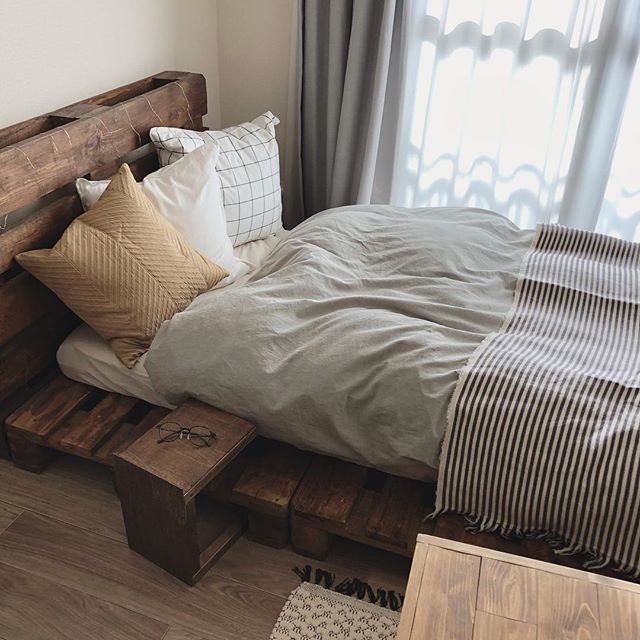 ベッドサイド収納におすすめの家具インテリアは？狭い部屋にも◎