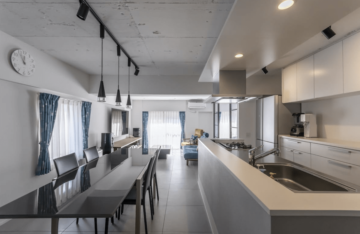 対面キッチンとダイニングテーブルの置き方いろいろ札幌 北王リノベーション