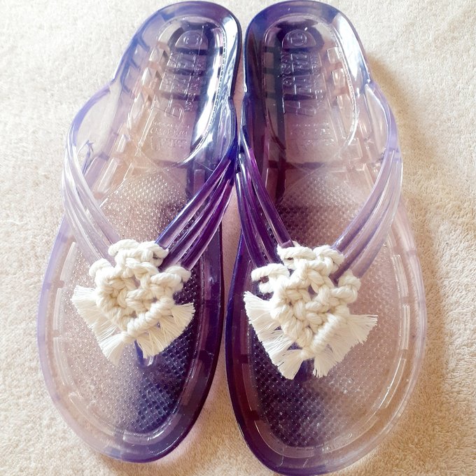 レザーのマクラメ🪴 作り方と型紙を受け取るには、いいね👍&好きな植物をコメントしてね✌️🤍 簡単なのでぜひ作ってみて