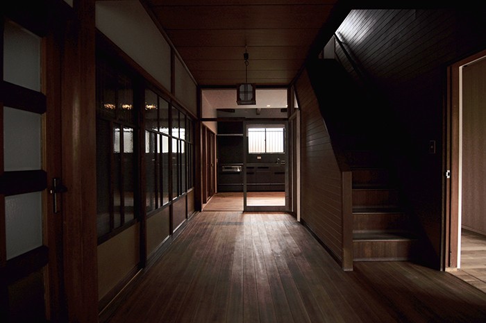 玄関からDKまで続く通り土間が魅力の古民家リノベーションリノベーション施工事例SCHOOL BUS