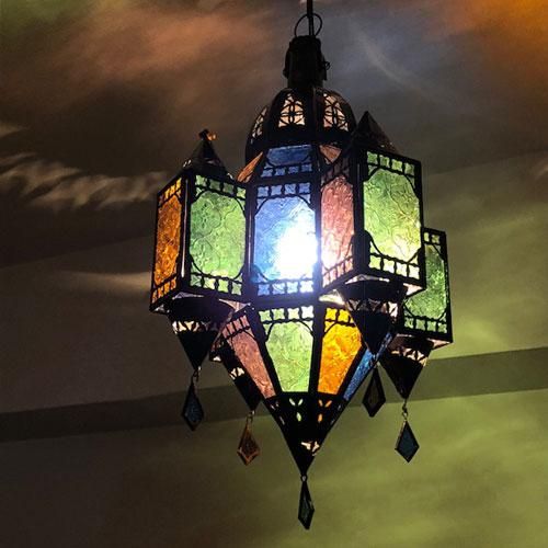 異国情緒漂う店内でモロッコやトルコを旅してきたランプがお出迎え 谷口ぴかぴか商店 – niauhaus ニャウハウス