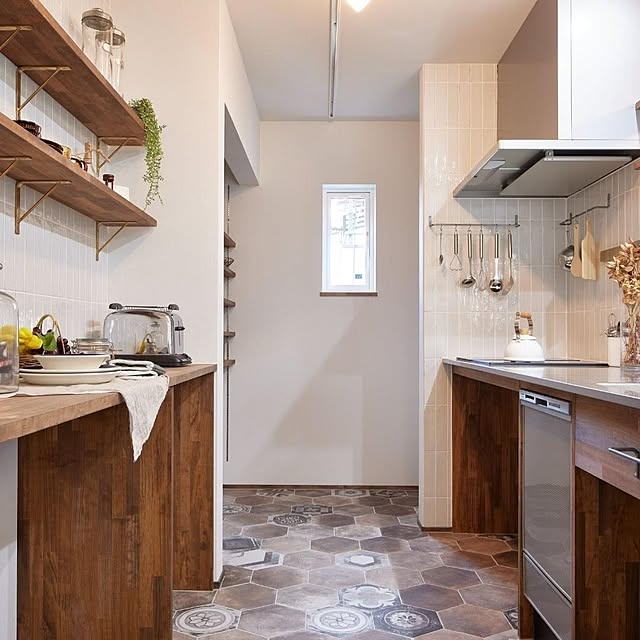 プロが教える 床材にこだわっておしゃれなキッチンを実現する方法！豊富なキッチン実例で徹底解説Hello Interior NOTEノート