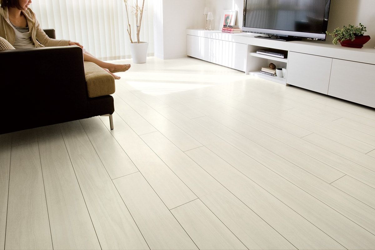 白い床でつくるインテリアのコツとは？ メリット・デメリットや実例をご紹介 家具・インテリア Re:CENO リセノ