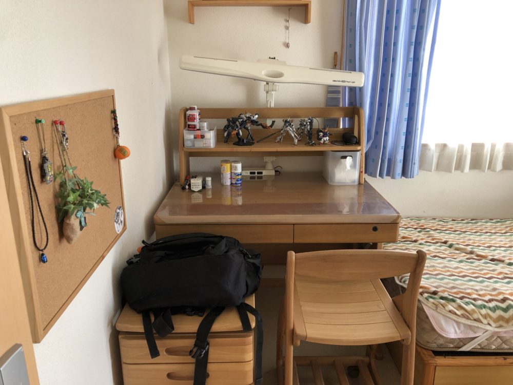 4.5畳 ミニマル高校生の部屋と洋服山本瑠実の素敵が溢れる暮らしの工夫