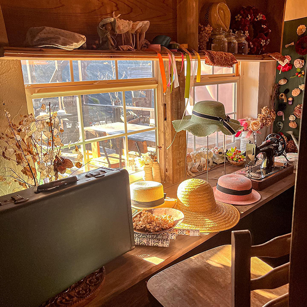 ちーこの間撮っていただいたルームツアーでも、ハウルのお部屋っぽい！ジブリみたい！というお声を頂けまして。Instagram