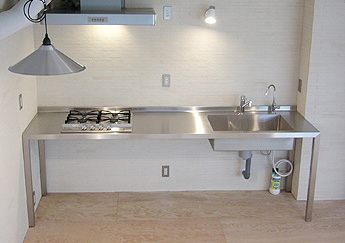 もはや「厨房」と呼びたい！硬質な輝き「ステンレスキッチン」の魅力リノベーション・リフォーム・新築ならスタイル工房