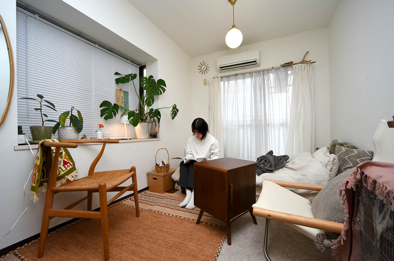 30代女性の一人暮らしインテリア実例。大人っぽいおしゃれなお部屋づくりfolk