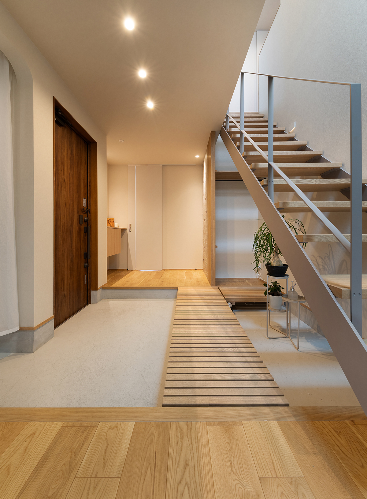 コの字型平屋の間取り紹介。外観や中庭はどうなるの？メリット・デメリットや土地選びのコツを解説SUUMOお役立ち情報