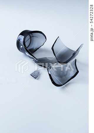 プロが教える グラスが割れてしまった！正しい処理方法と捨て方 – 下町でつくるガラス雑貨 トミガラス公式オンラインショップ