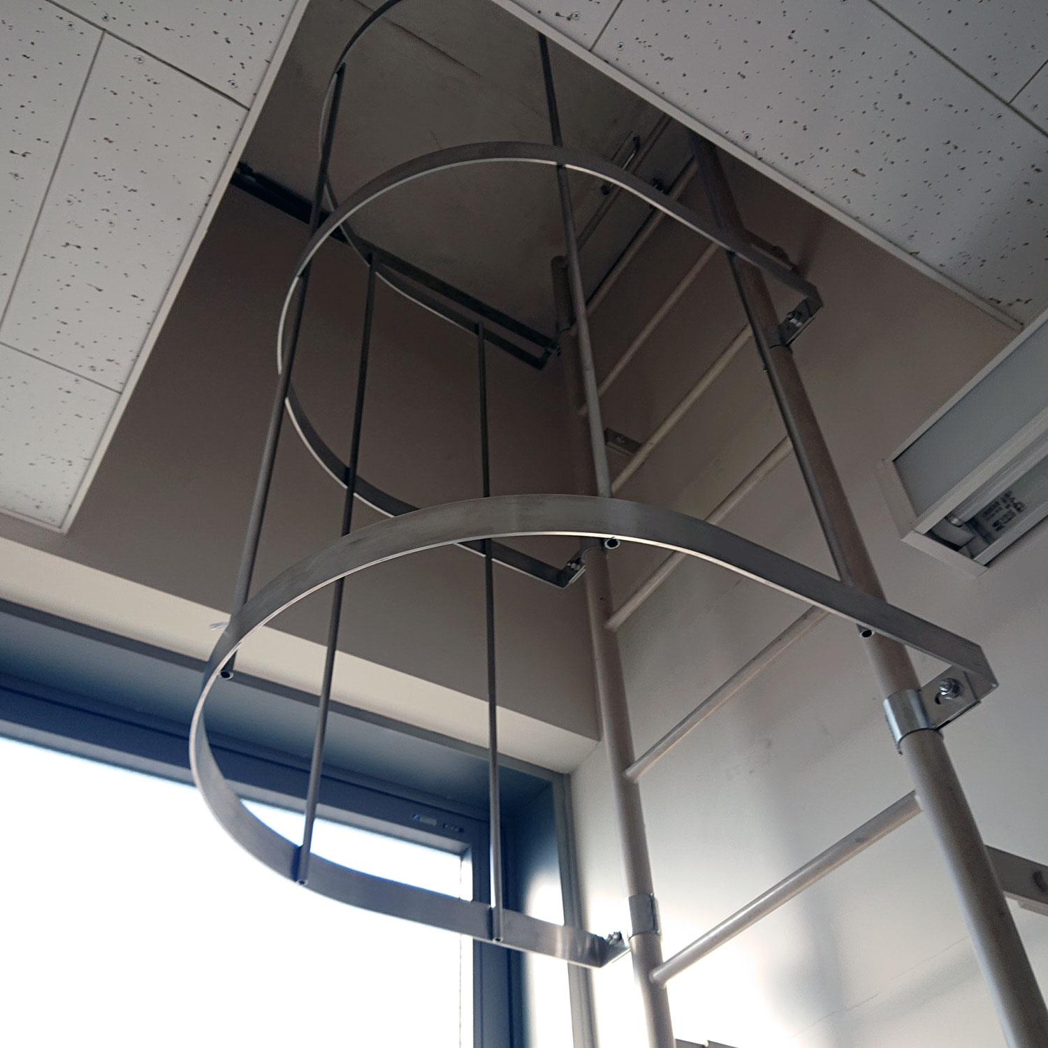 掘削構内専用アルミ製はしご 垂直アルミステップ 標準セット 2.4m ホーシン個人宅宅配不可掘削構内専用アルミ製はしご 垂直アルミステップ背カゴ 株式会社ホーシン建設資材・工法選定の比較サイト