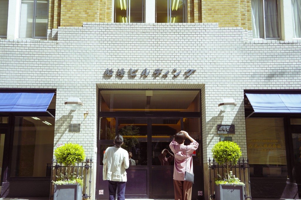 船場・中之島 名建築で紅茶サロン、大正モダンの傑作・船場ビルを特別に拝見:～大阪レトロ建築めぐり、絶品スモーブロー＆デザートと4種の紅茶のマリアージュ～ ky25d2710京都のミニツアー「まいまい京都」