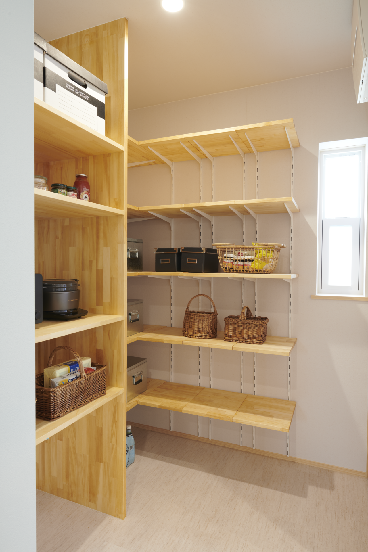 キッチンパントリーの選び方と活用術をエキスパートが伝授ELLE DECORエル・デコ