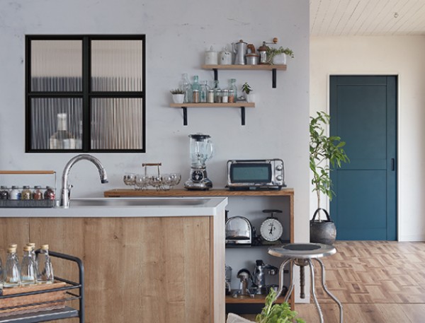 ◽️ネコちゃん対策を施した独立キッチン。第一建設livingdhibikiキッチンkitchenキッチン収納タイルtileカウンターグレーネコ猫ガラス小窓ホワイトwhitecat新築インテリアデザイン静岡LivingDリビングディー第一建設