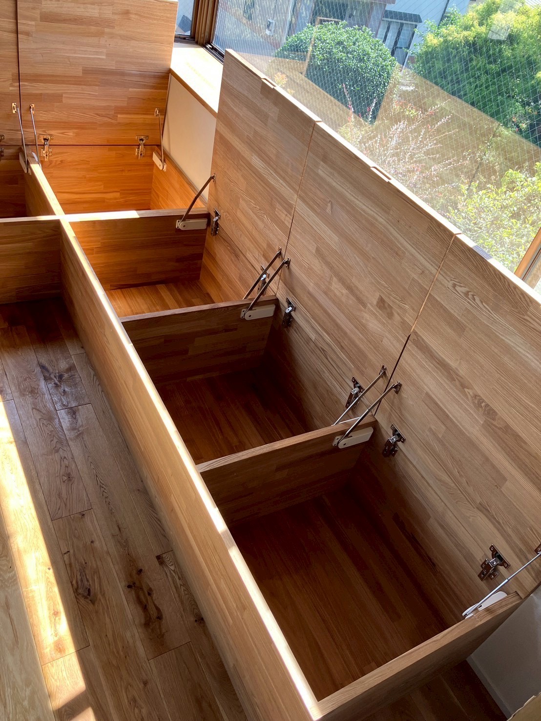 40坪弱の土地に建てたウィンドウベンチのある２階リビングの家建築実例アドヴァンスアーキテクツ