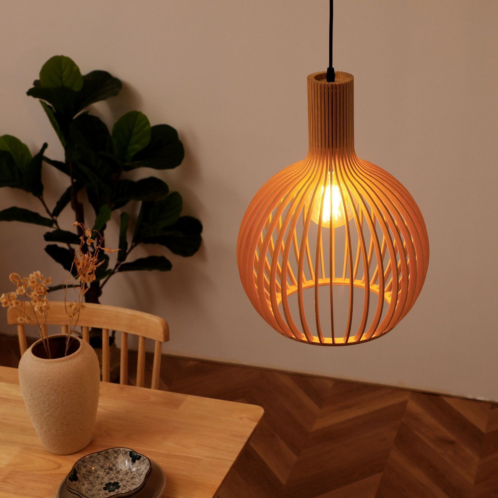 ペンダントライトと組み合わせて使う、ダクトレール用スポットライト