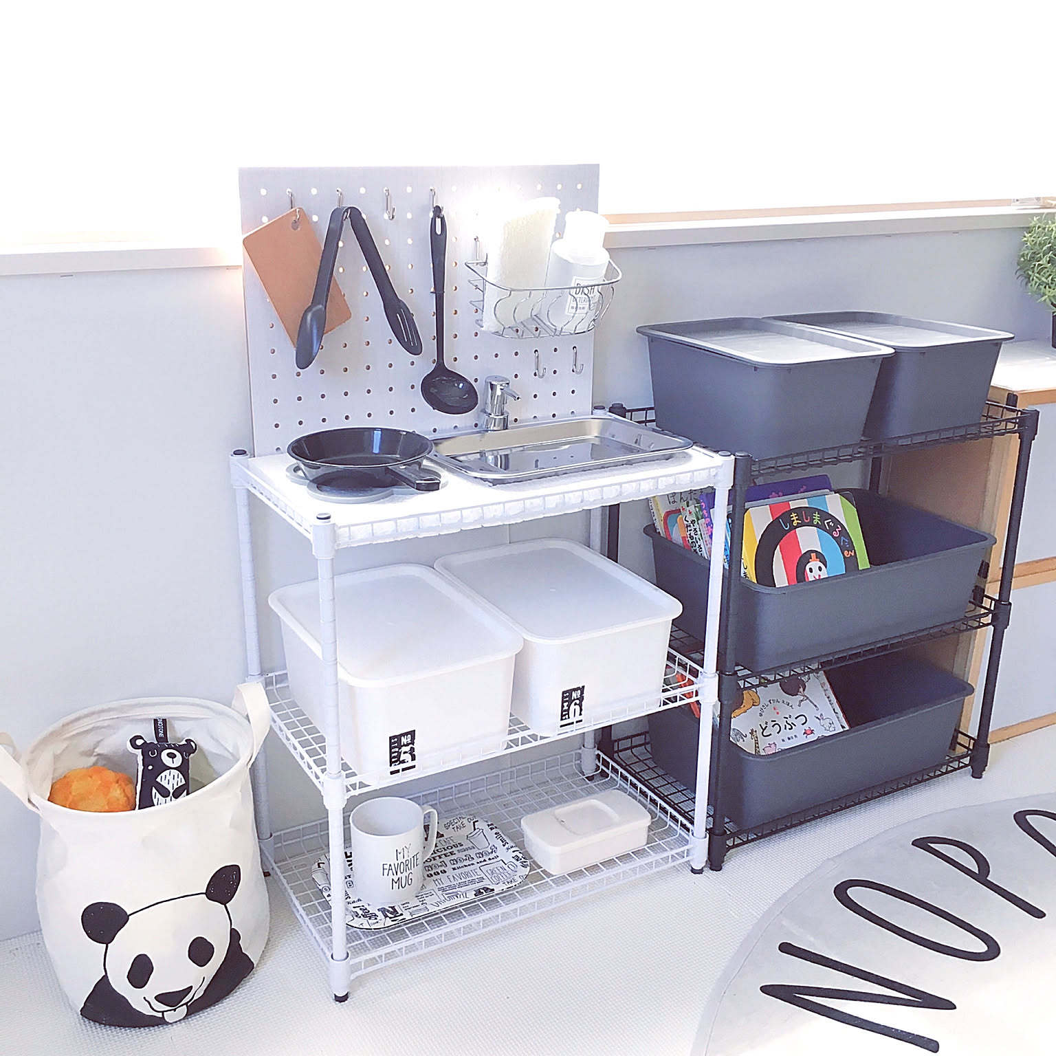 ちょっとした収納場所に！ダイソーのスチールラック活用術を紹介 - macaroni