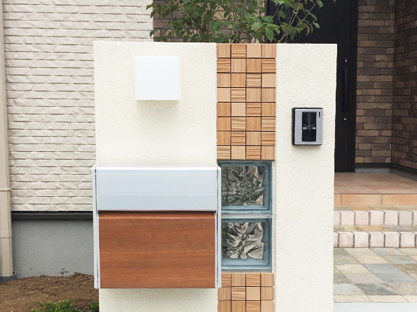 オリジナル陶板表札ショップ 陶器表札 K43 ドーム 取付写真とご感想 T様 - 「陶器表札・オーダーメイド表札の専門店表札 ショップ陶板アート」川田美術陶板