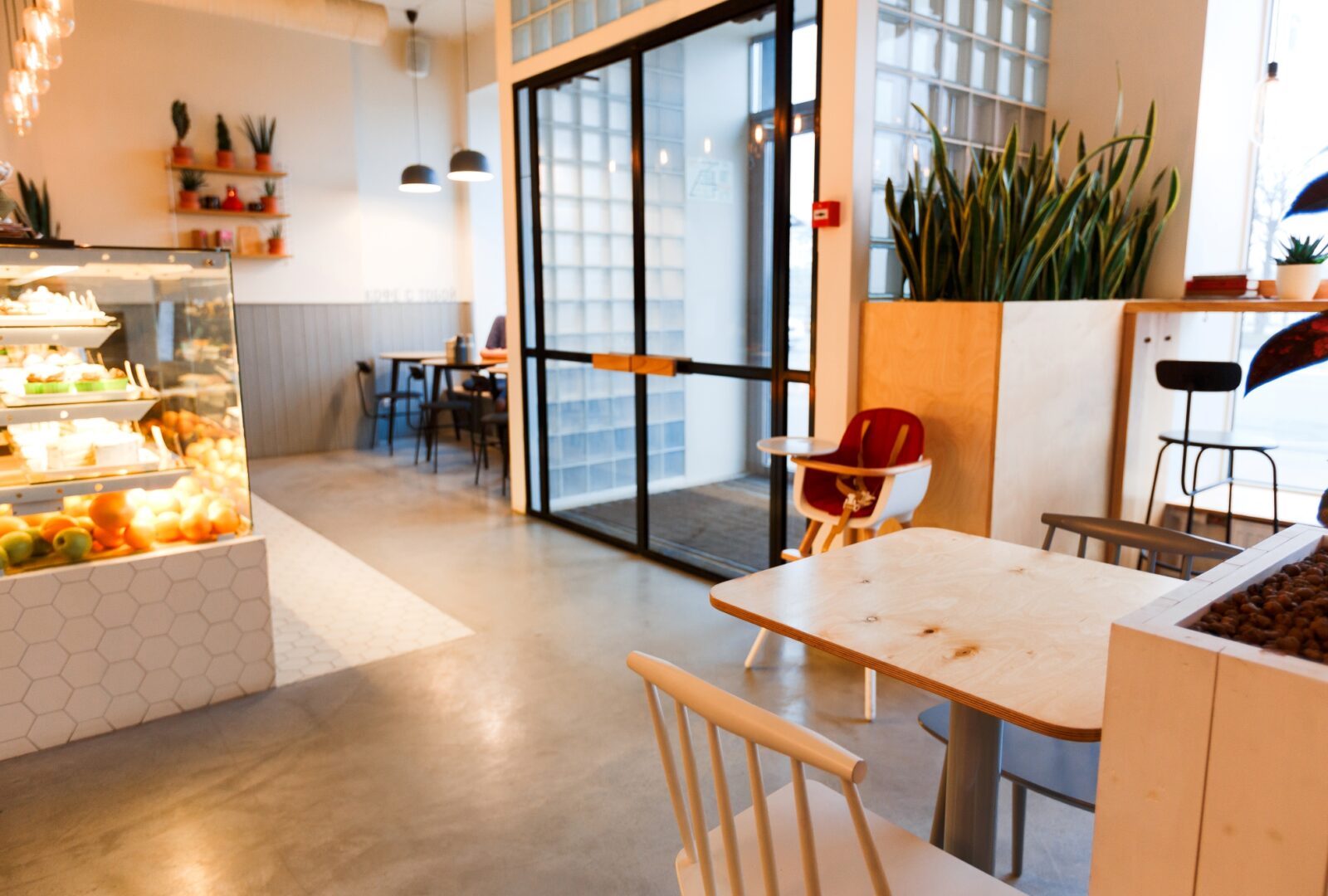 8 件の「内装」のアイデアを今すぐ保存小さなパン屋、ベーカリーのインテリア、ベーカリーショップデザイン など