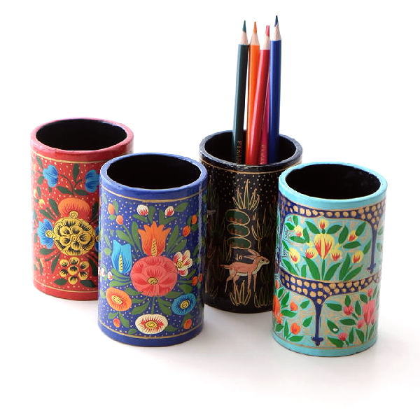 Amazon.co.jp: HAYAKUTODOKI ペン立て 卓上ペンスタンド 大容量ペンホルダー 分格設計 引き出し スタンド使用可能 おしゃれ多機能デスク収納ケース 文房具 化粧品 整理 小物入れ リモコンラック 事務所 オフィス 学校 家庭用 白 : 文房具・オフィス用品