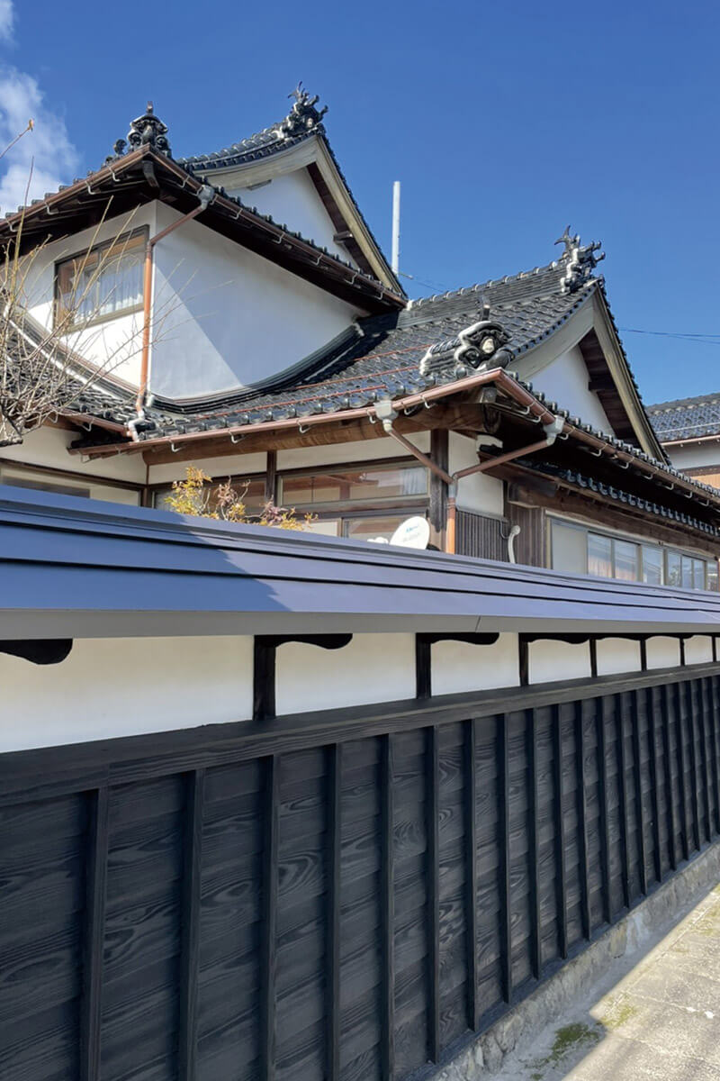 滋賀県竜王町 日本情緒あふれる大和塀ですがアルミフェンスです。エクステリア・外構工事滋賀県湖南市サン工房ガーデン