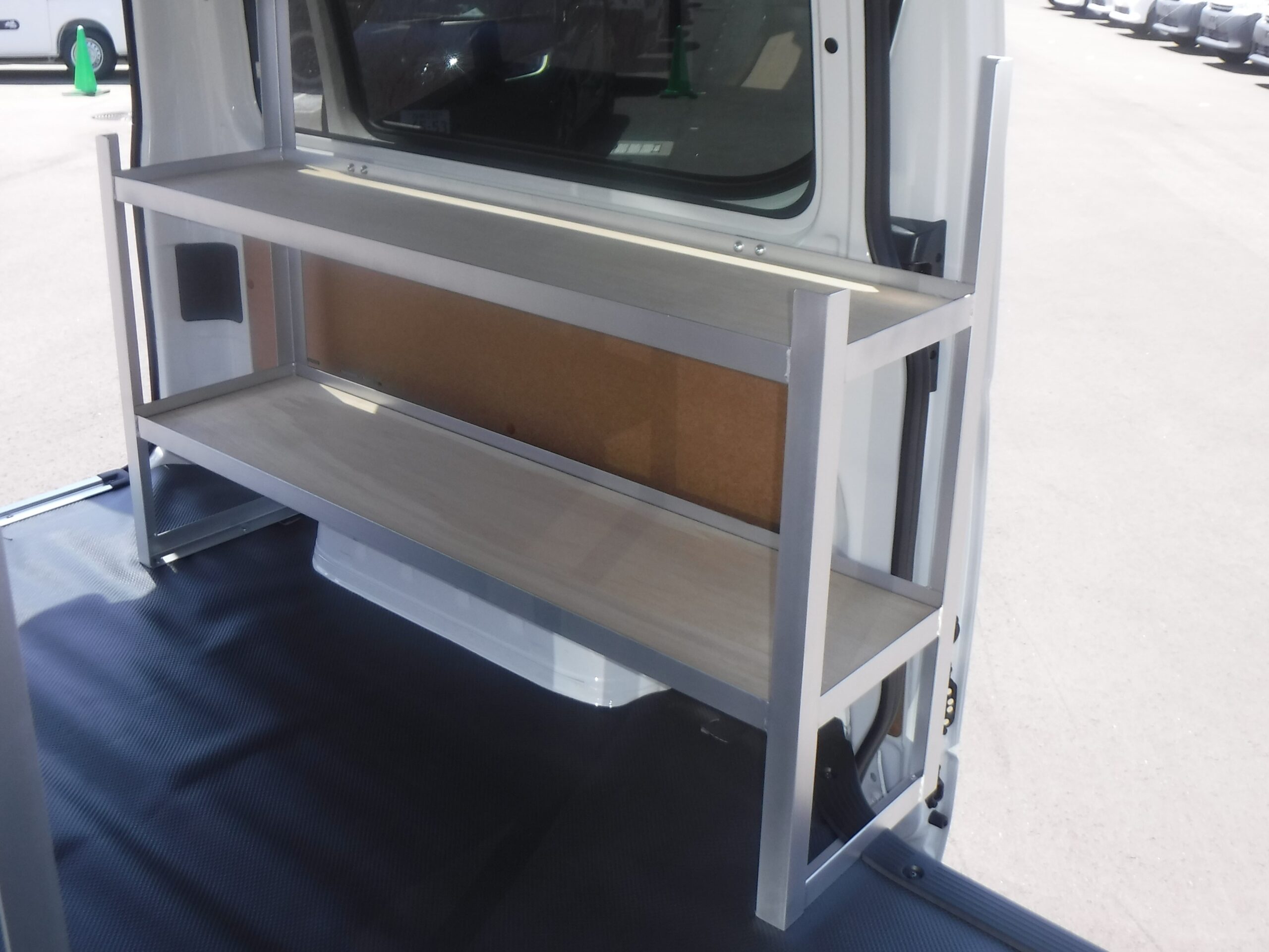 ハイエース用荷台棚を製作しました 荷室スペースの有効活用 蒲田工業株式会社スタッフのブログ
