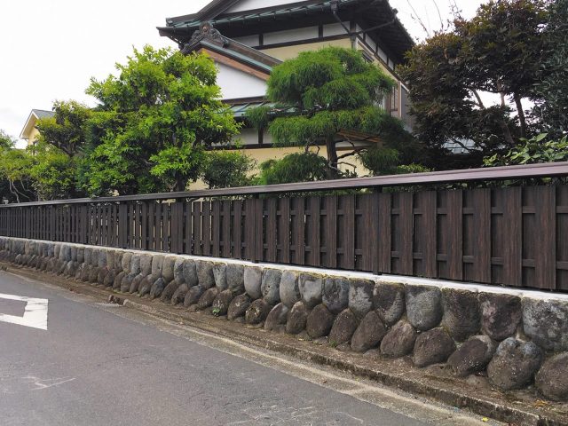 純和風な門塀│施工事例│その他の建築物│家の町医者は斉藤工務店