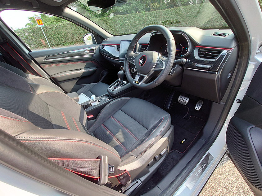 内装がかっこいい車の特徴とは？代表格の車も紹介！カーナレッジ