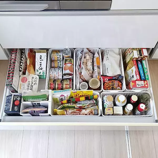 食材ストックの収納に悩むキッチンを管理しやすく改善！ 整理収納コンサル事例ワーキングマザー的 整理収納 ＆ 北欧インテリア