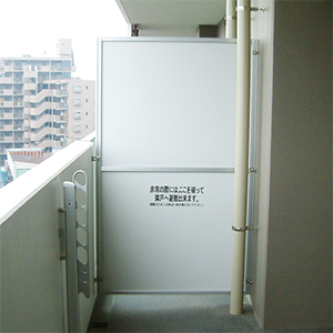 日よけ パーテーション ローラーブラインド 日除け バルコニー 遮光カーテン - メルカリ