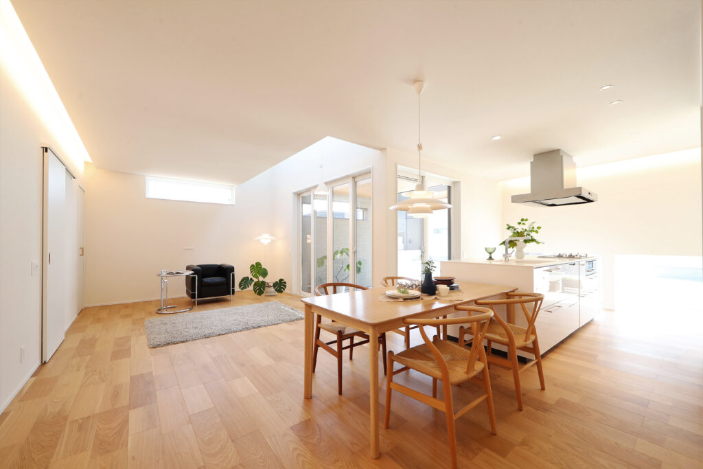 カーテンのいらない暮らしで、開放感のあるゆとりの生活をしませんか？プラウム建築設計事務所 －PROUM－