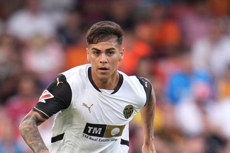 エンツォ・バレネチェアのプレースタイル解説: 守備の要、タックルマスターFootball DeepDive フットボールディープダイブ