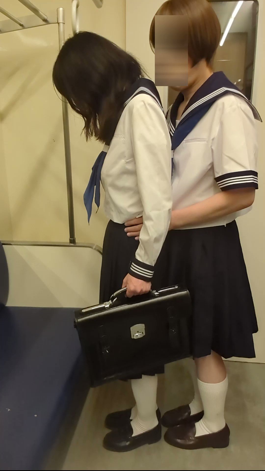 ◇痴漢・駐輪場｜着エロ・制服JK娘◇『はぁはぁ、、』可愛いセーラー服女子が変態男にスケベいたずらされちゃいますョ～！！ - エロリアン