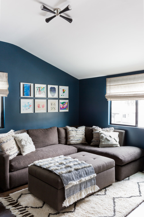 ネイビーのタイルとドアが特徴的な遊び心あふれる家クレバリーホーム 桑名・四日市・豊川・豊橋・稲沢・春日井・各務原の注文住宅なら